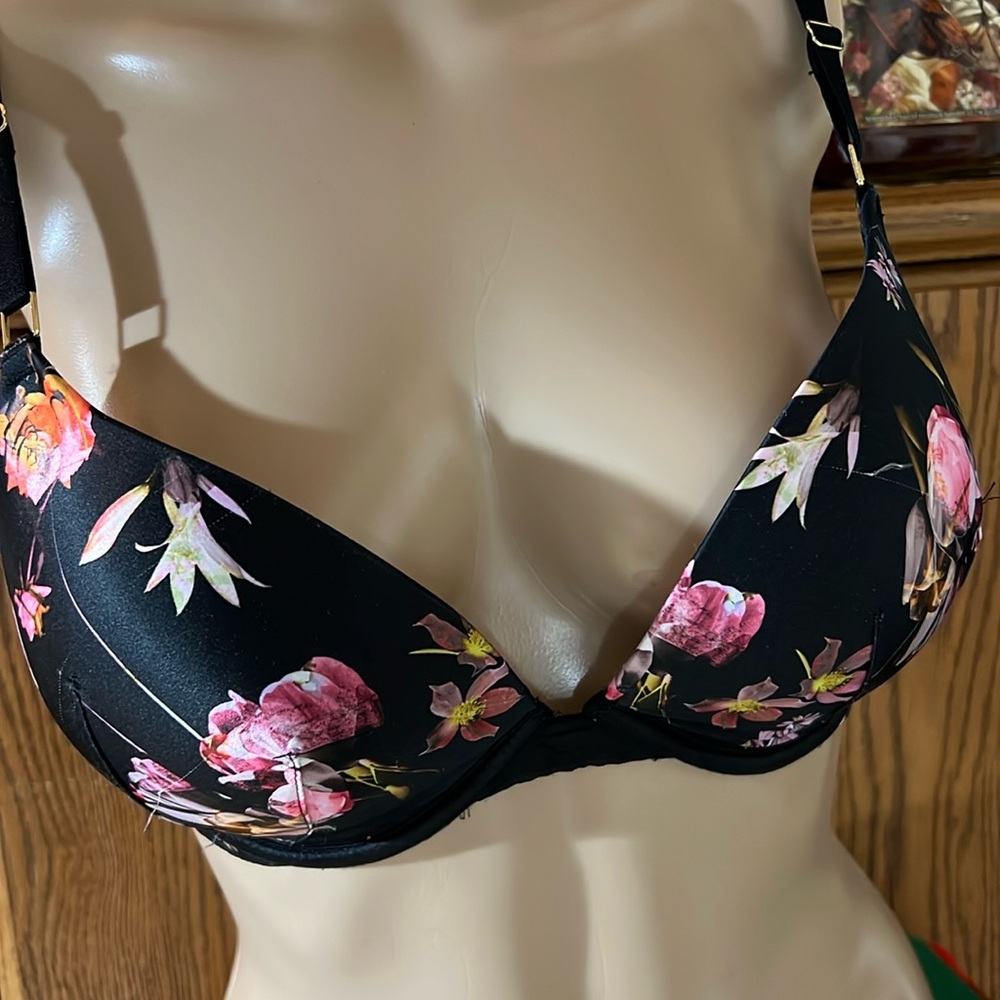 VICTORIA s SECRET push  uP Bra size 34D/075  mult color